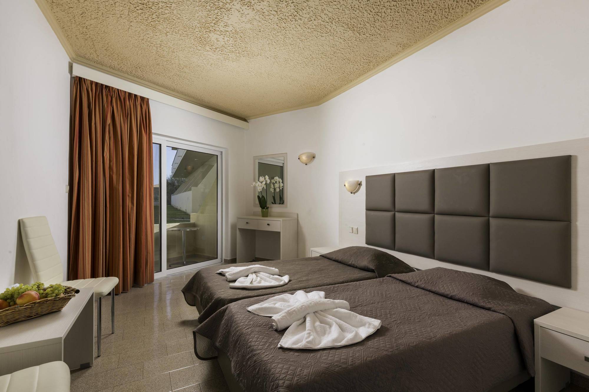 Relax Hotel Kolymbia Exteriör bild